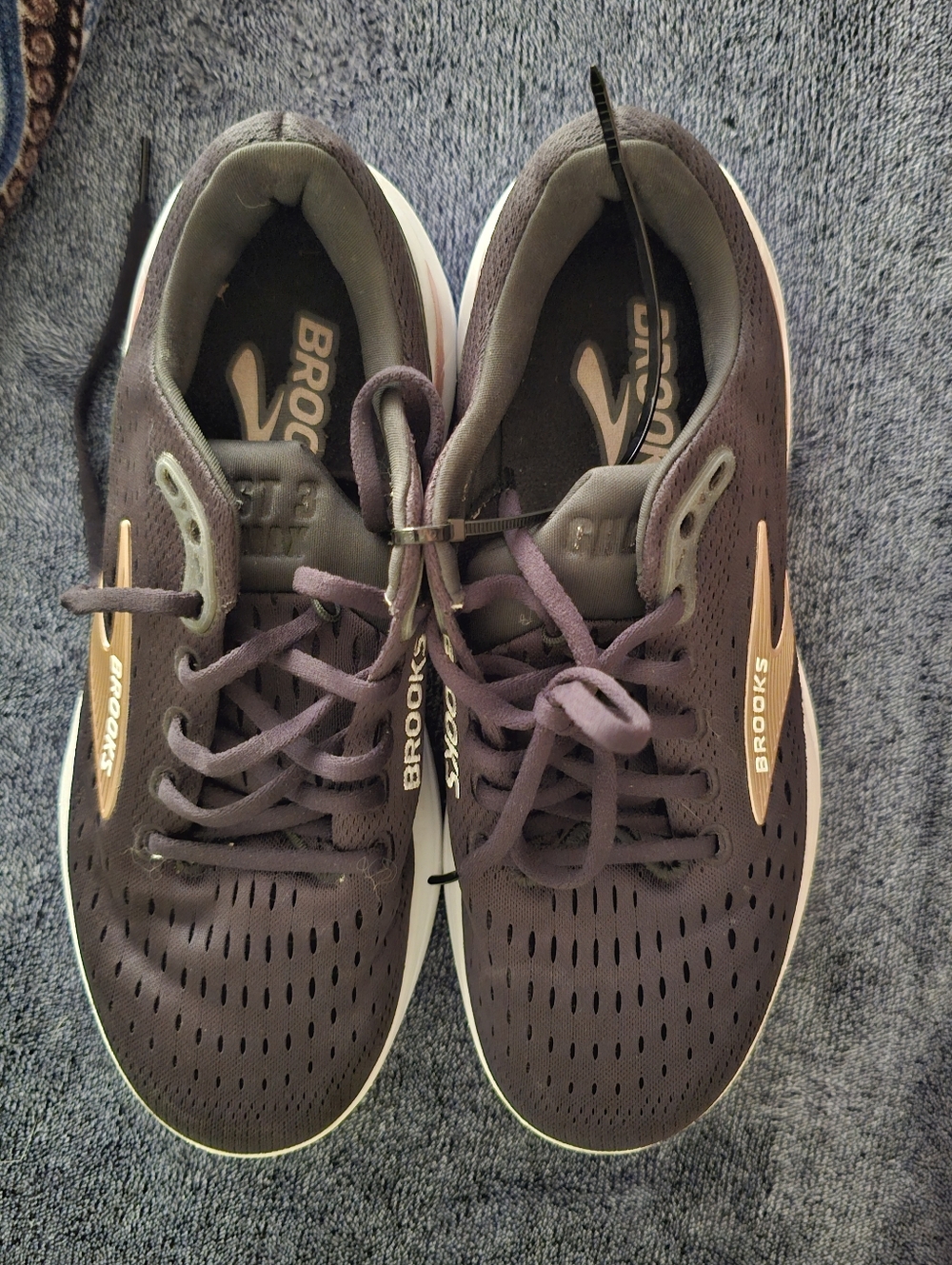 Brooks women's plum running shoes with pale pink logo
